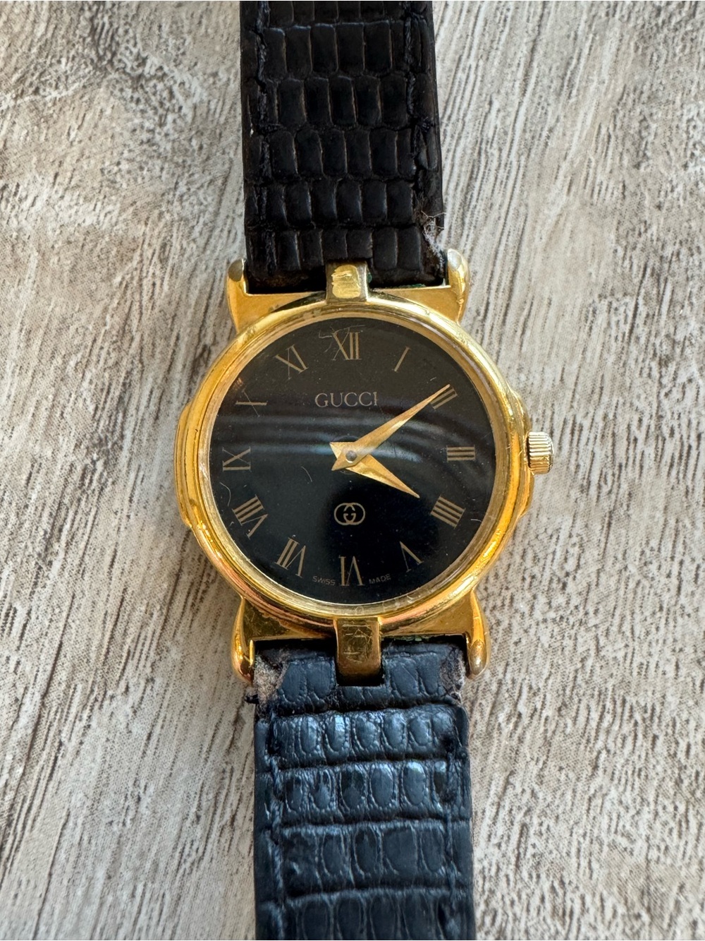 Gucci 3400 Series Watch 90’s black leather gold hardware